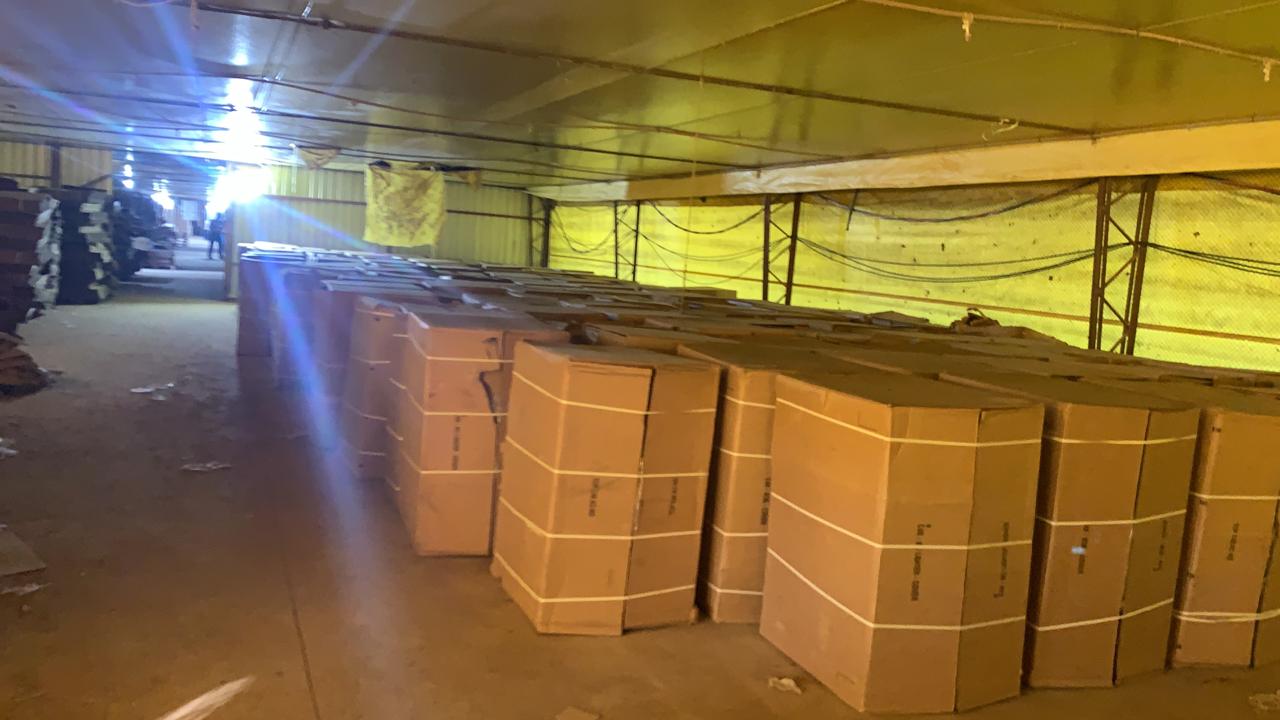 Foto 22 de 26 — Fábrica clandestina produzia milhares de cigarros por dia em Araraquara; Veja fotos